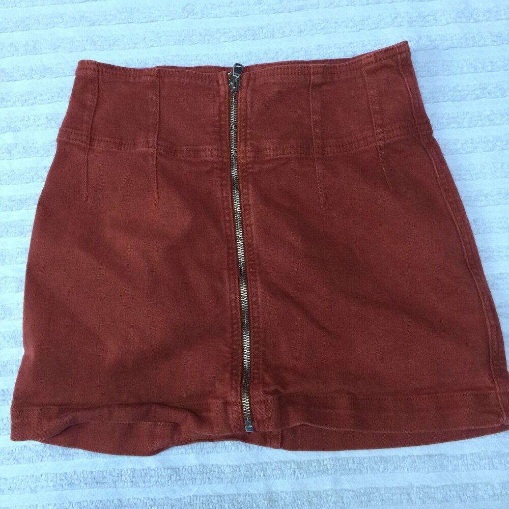 Free People Women's Mini Skirt Size 26 Maroon Denim Zip Front Stretch
